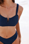 New Bikini corte en v texturizado azul marino (preventa)