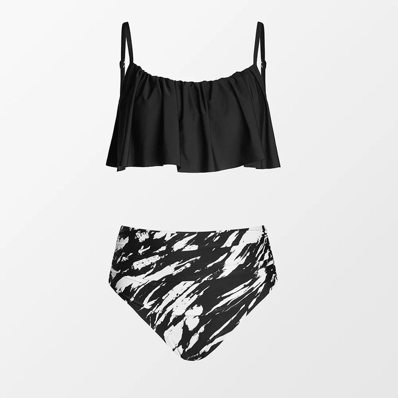 Bikini con volantes blanco y negro